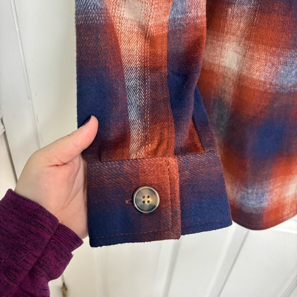 a.n.a Rust & Navy Plaid Shacket Button Front Women’s Size Large - Picture 4 of 9